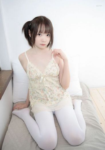 年轻的丝袜老师_爱奇艺VIP神马影院手机在线